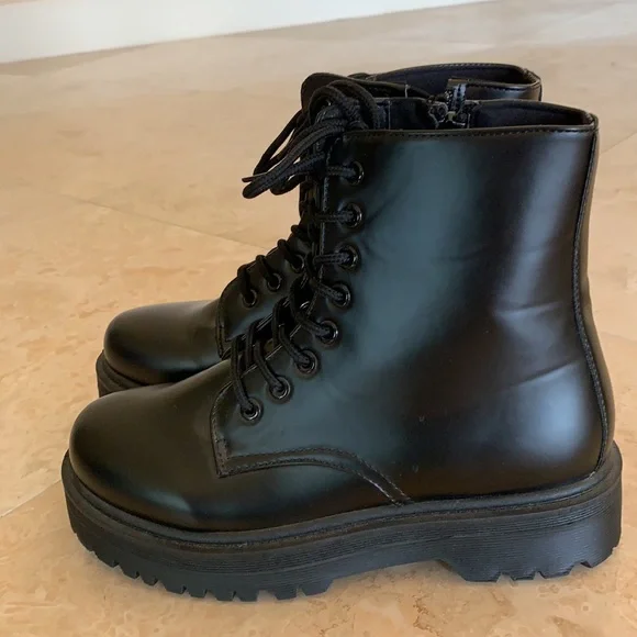 Qupid Black Combat Boots - Picture 4 of 6
